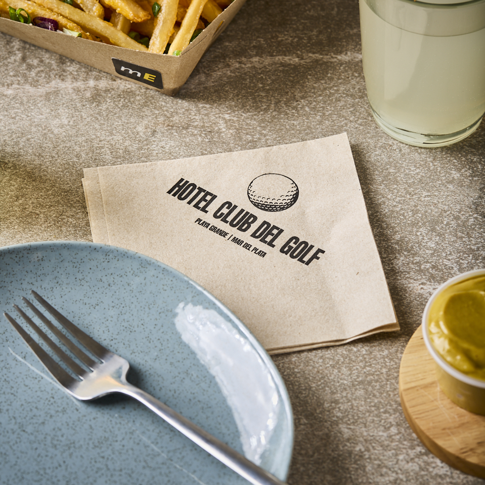 mEP SERVILLETAS BEIGE 24*24CM PERSONALIZADA TISSUE EXTRA CAJA X 2000 UNIDADES