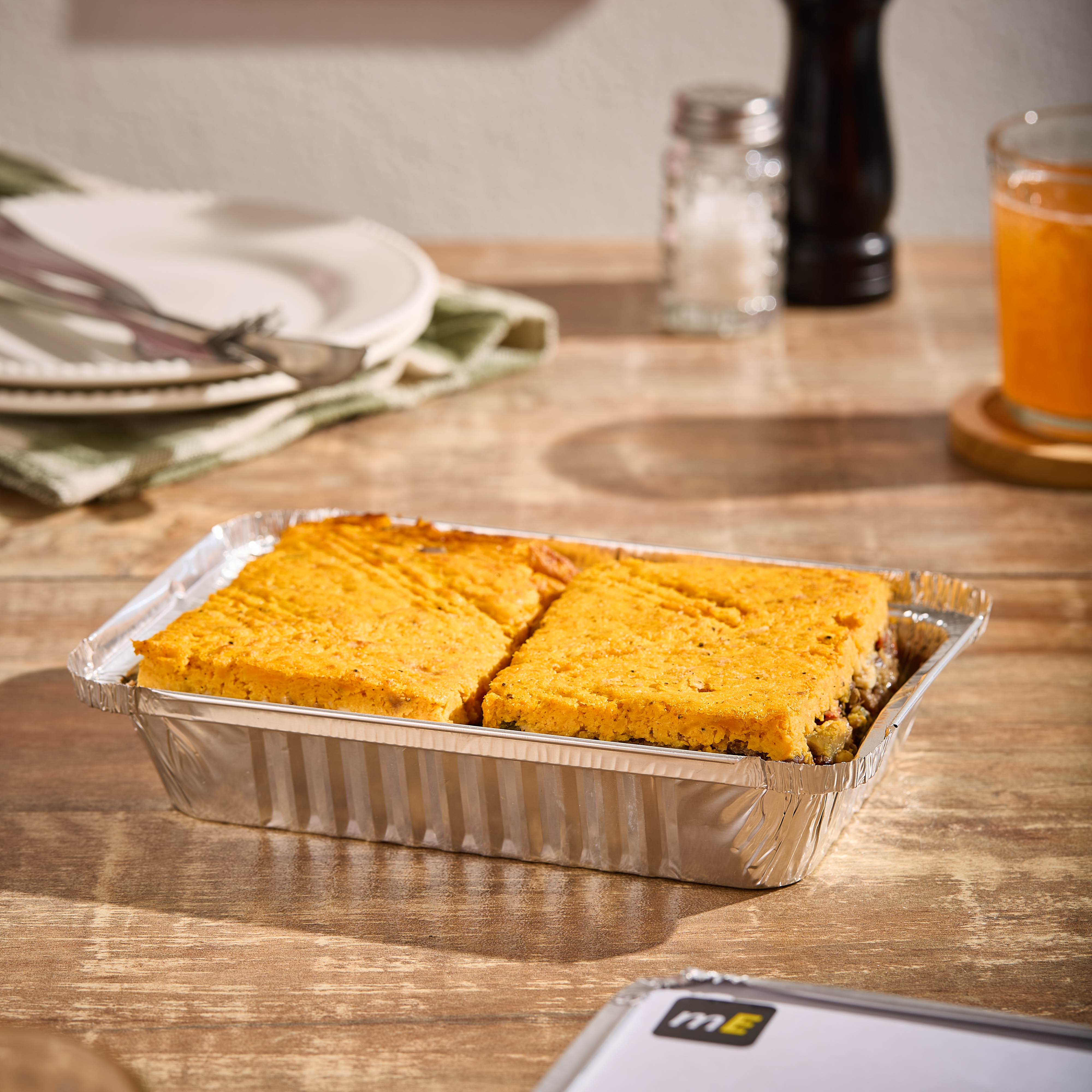 BANDEJA ALUMINIO DARNEL CON TAPA ALUMINIO F-75 (24OZ-700ML) CAJA*100UNID.