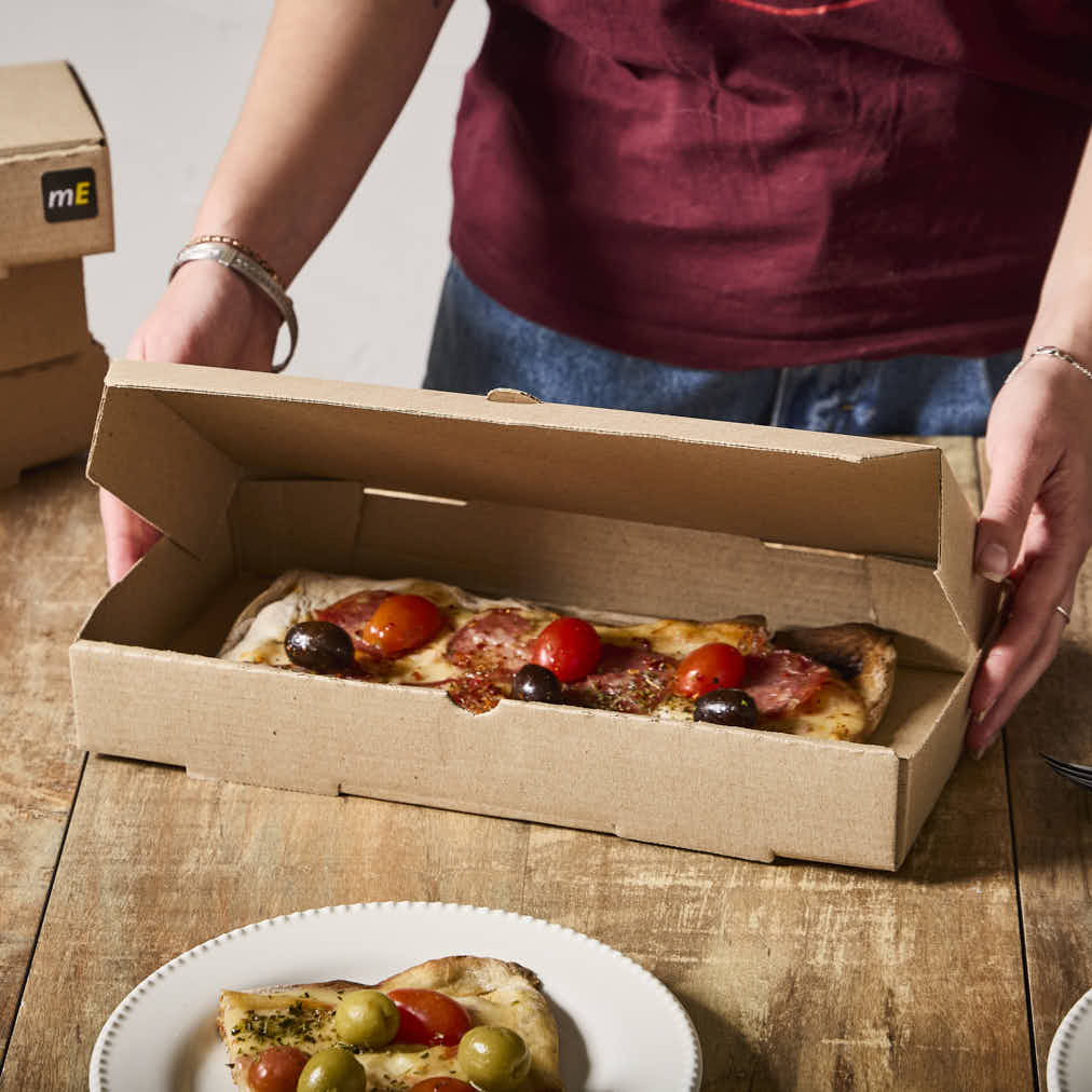 mEP CAJA PIZZA CARTON MICRO MARRON/MARRON PERSONALIZADO 1/2 PIZZA (15.5*31.5*4.5CM) X UNIDAD
