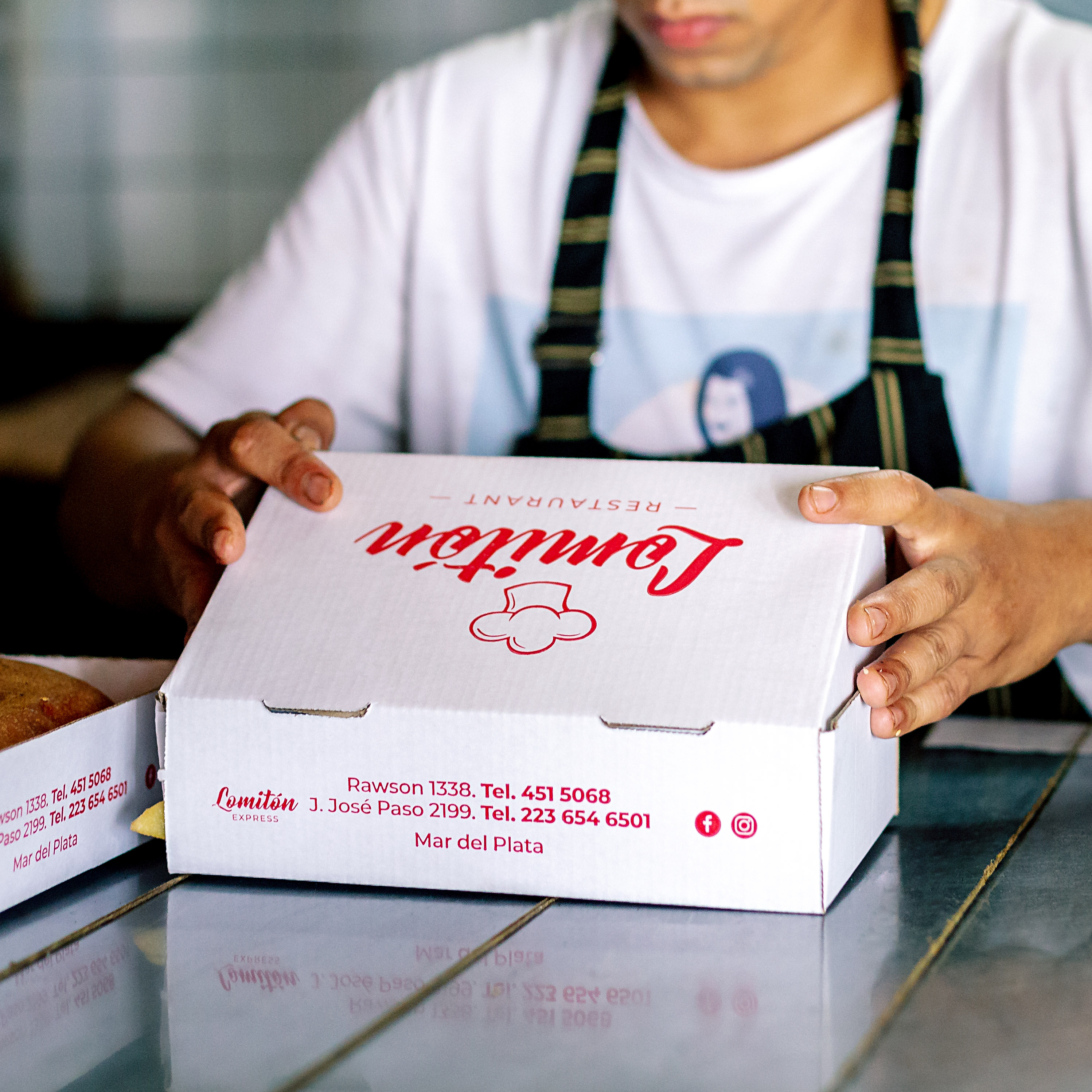 mEP CAJA EMPANADAS CARTON MICRO BLANCO/MARRON PERSONALIZADO 1/2 DOC ECO (15.5*24.5*6M) X UNIDAD