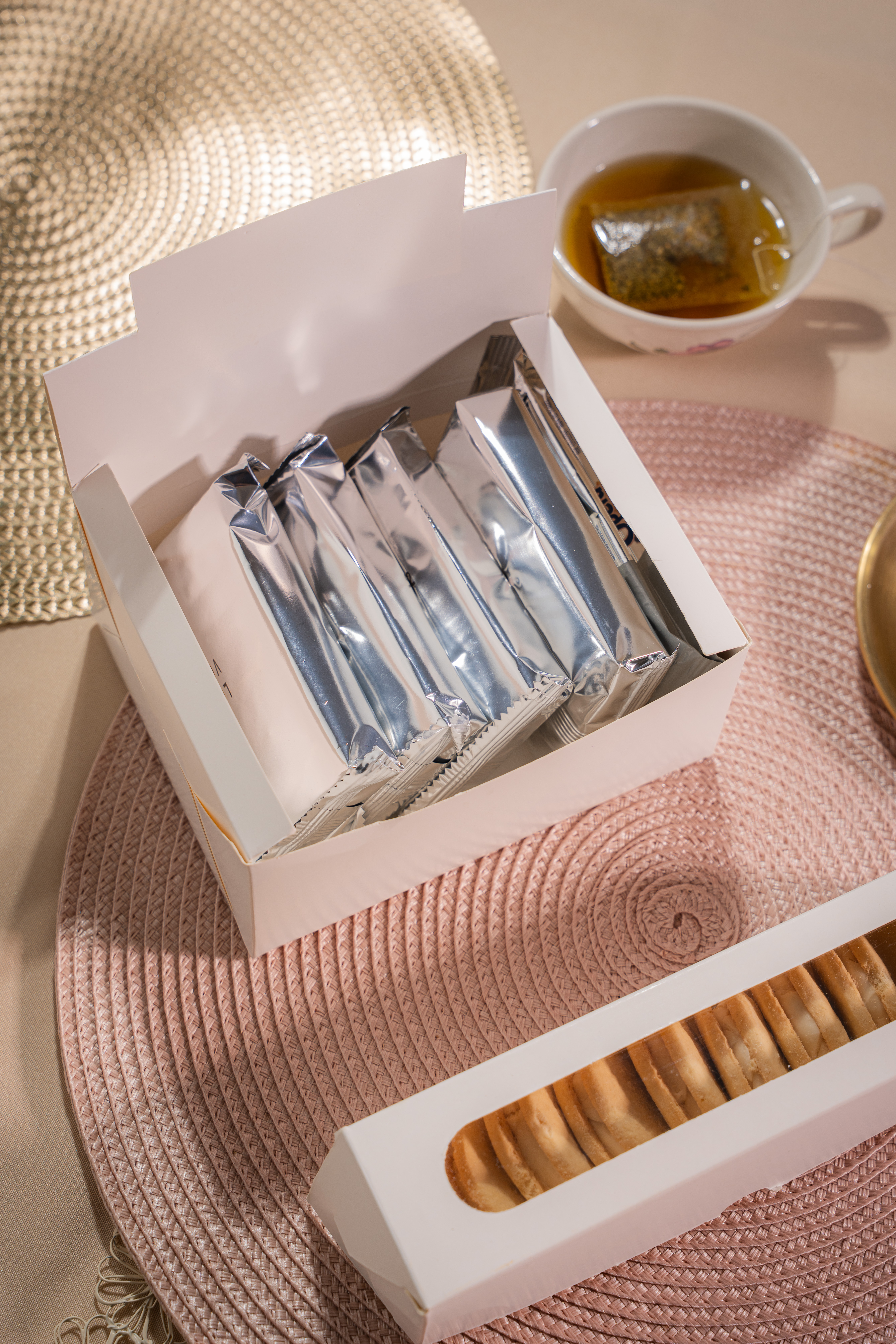 mEP CAJA PARA MACARONS 5-6 UNID CART. BLANCA PERSONALIZADO (20*5*5CM - VISOR) X UNIDAD