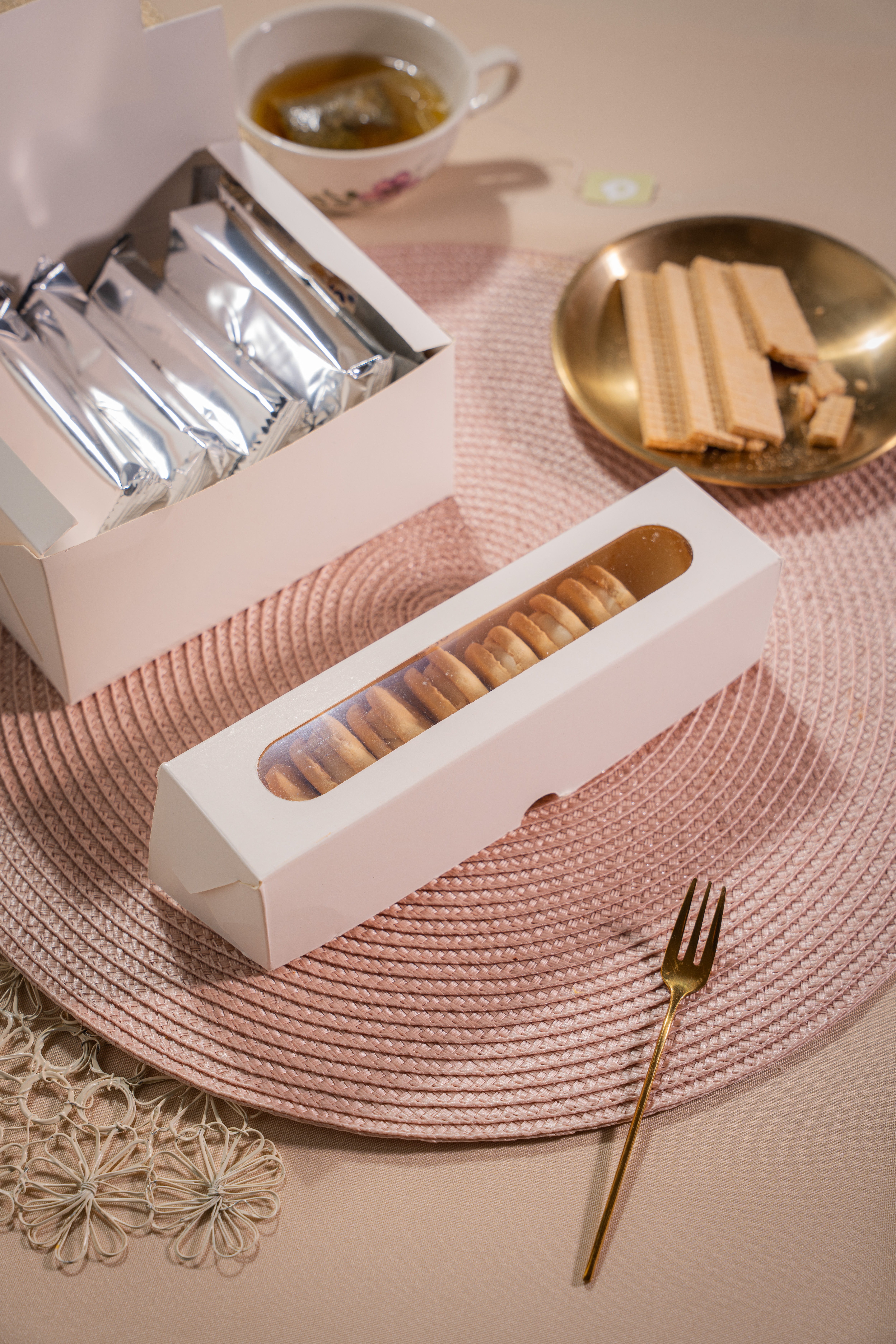 mEP CAJA PARA MACARONS 5-6 UNID CART. BLANCA PERSONALIZADO (20*5*5CM - VISOR) X UNIDAD