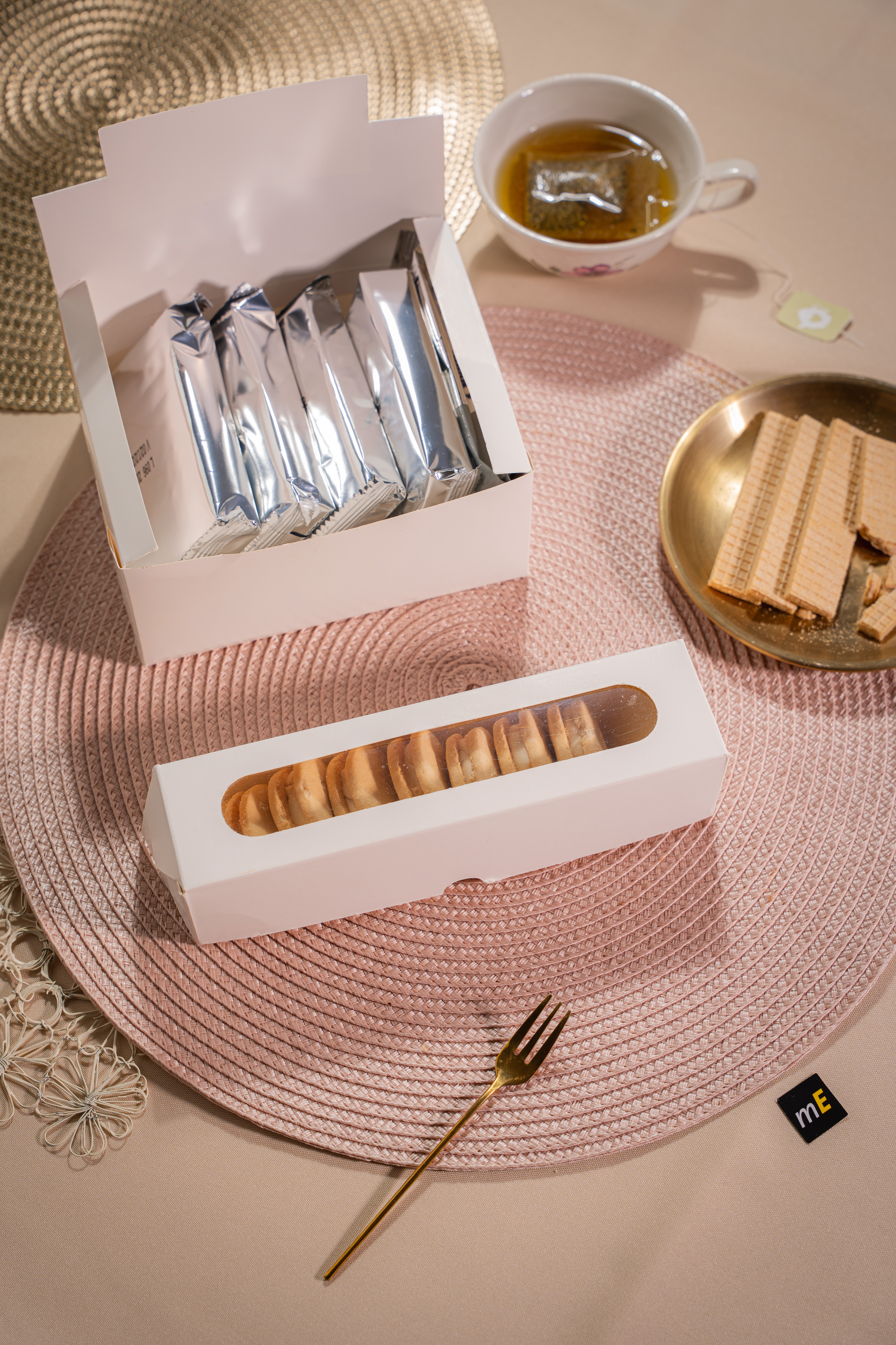 mEP CAJA PARA MACARONS 5-6 UNID CART. BLANCA PERSONALIZADO (20*5*5CM - VISOR) X UNIDAD
