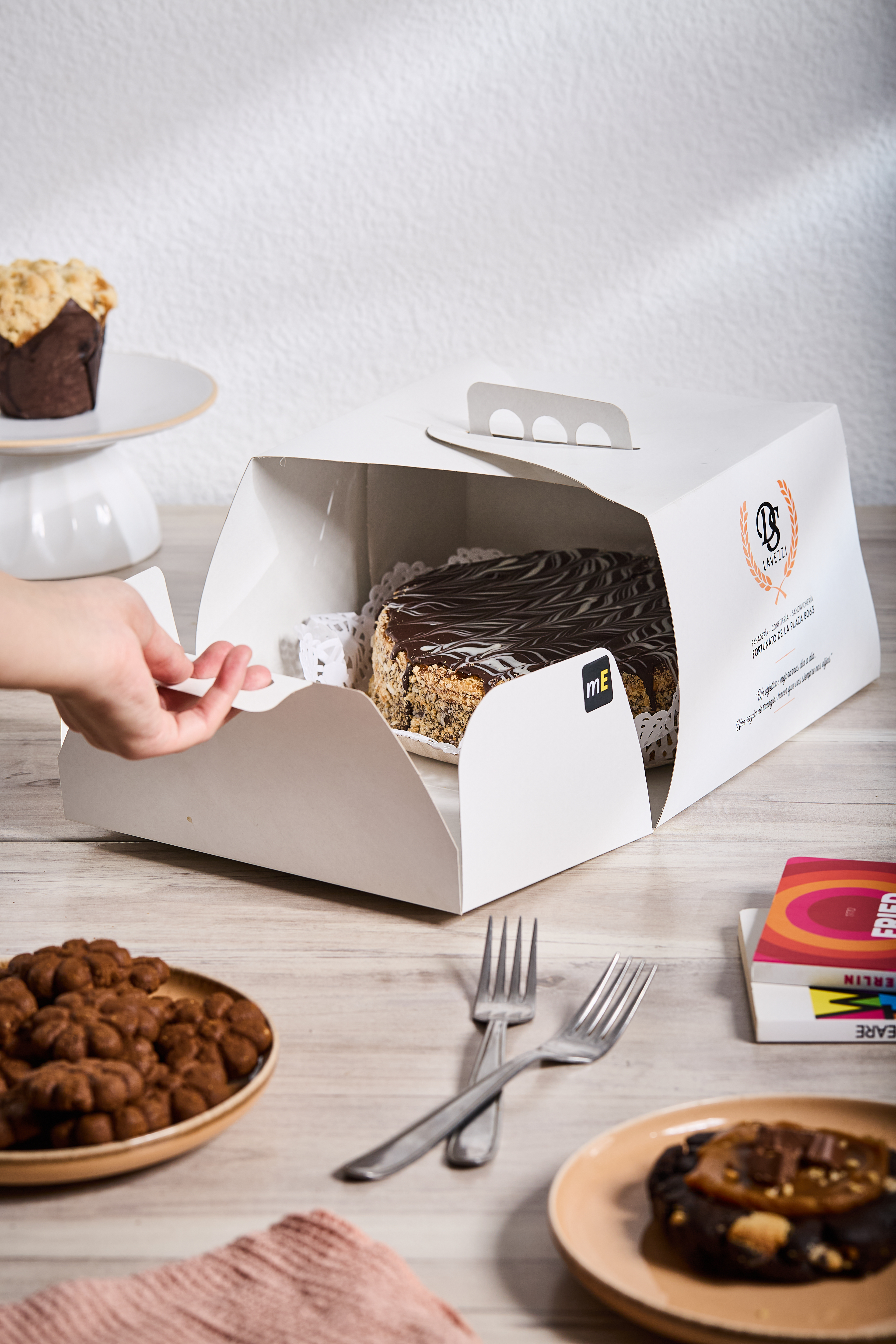 mEP CAJA PARA TORTA CART. BLANCA PERSONALIZADO (25*25*15CM - C/ASA) X UNIDAD
