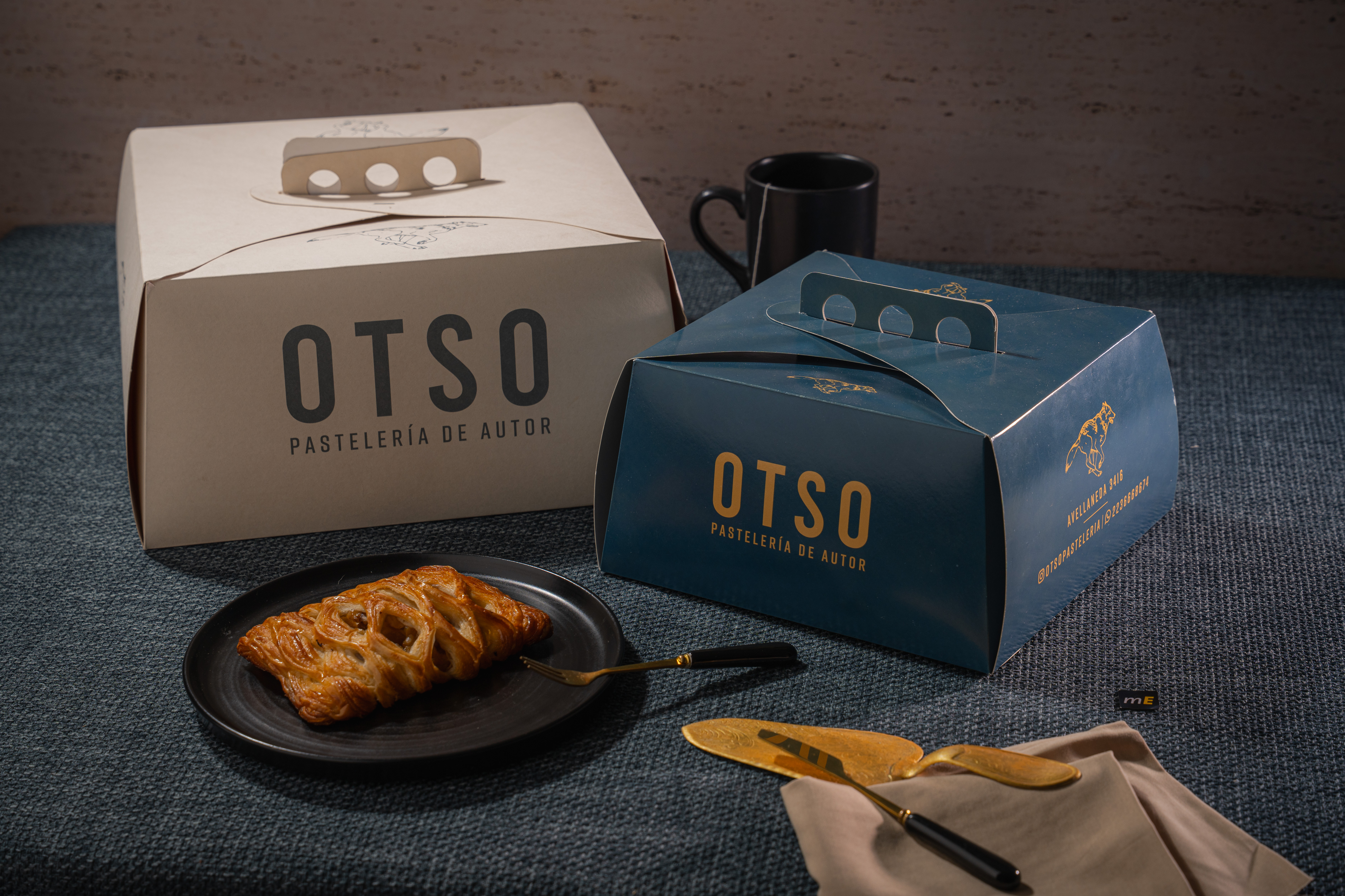 mEP CAJA PARA TORTA CART. BLANCA PERSONALIZADO (23*23*12CM - C/ASA) X UNIDAD