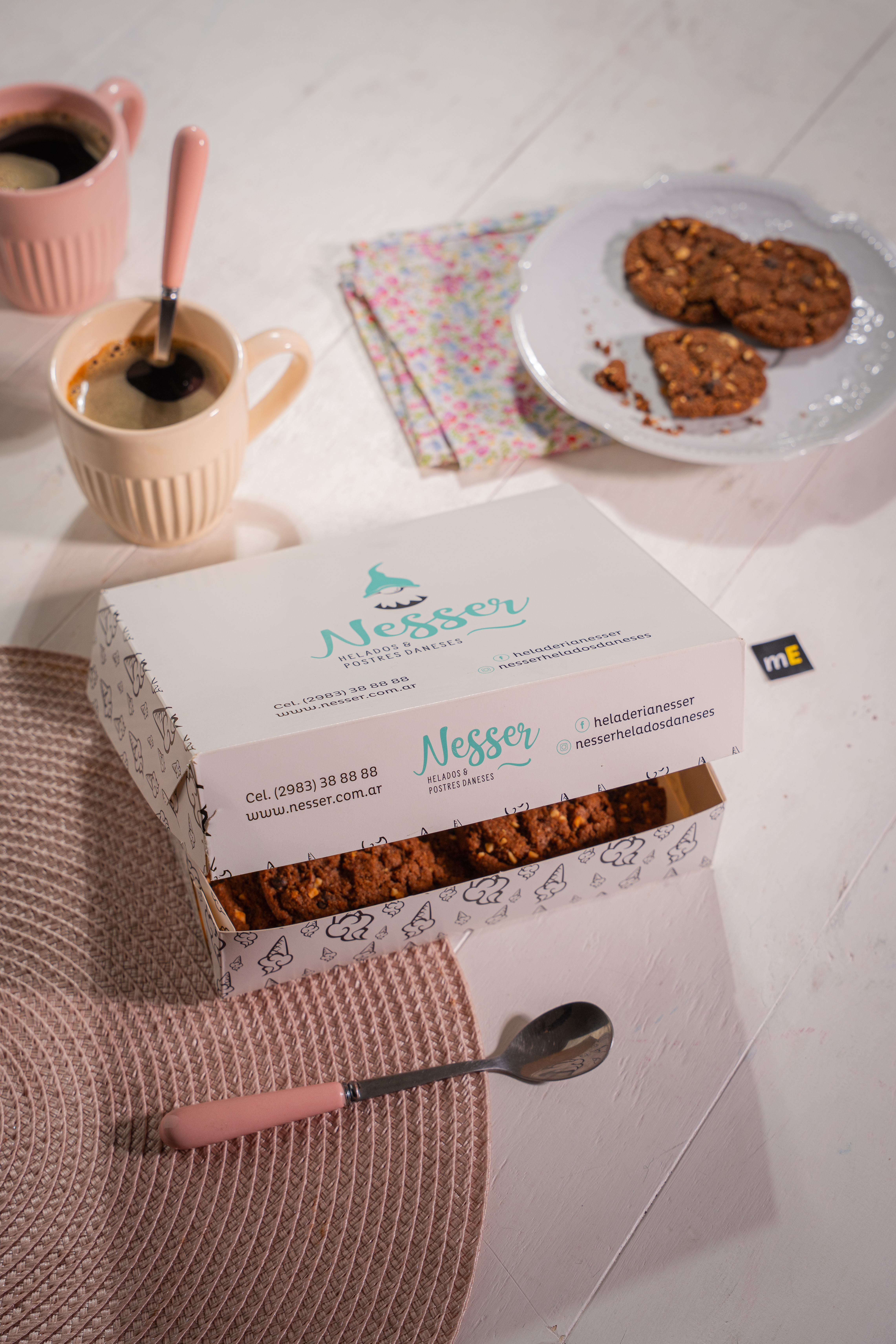 mE CAJA RECTANGULAR CART. BLANCA PERSONALIZADO (17.5*15*4CM - ENCASTRE) X UNIDAD