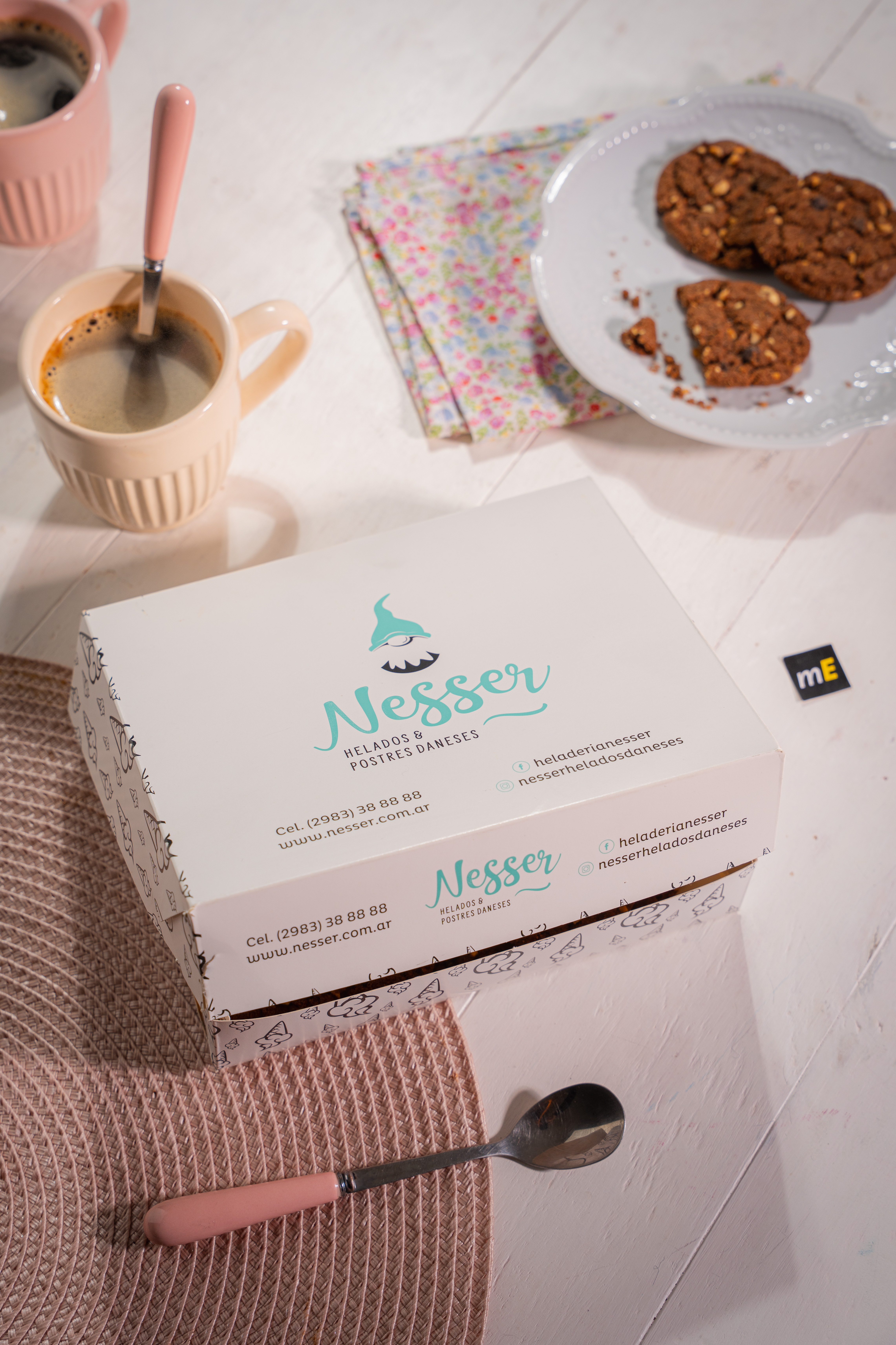 mE CAJA RECTANGULAR CART. BLANCA PERSONALIZADO (17.5*15*4CM - ENCASTRE) X UNIDAD