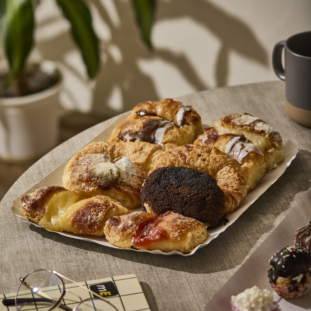 BANDEJA CARTON RECTANGULAR BLANCA LINEA VERDE Nº5 (21*26CM) *100UNID