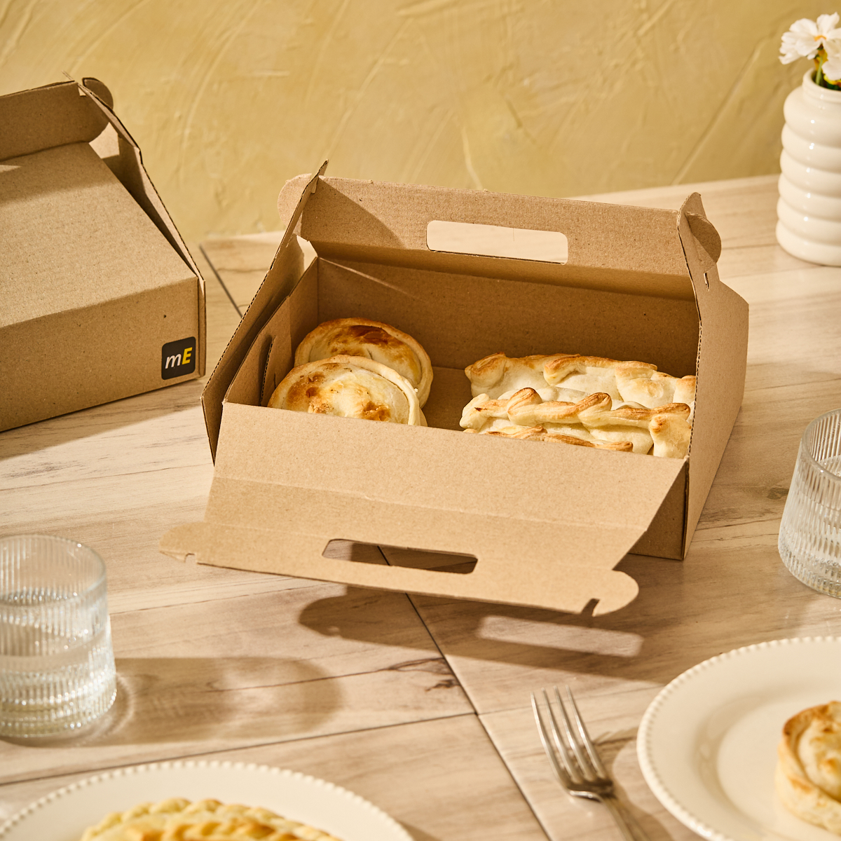 CAJA MALETIN CHICO CARTON MICRO MARRON/MARRON (18*24.5*6CM) *100UNID.