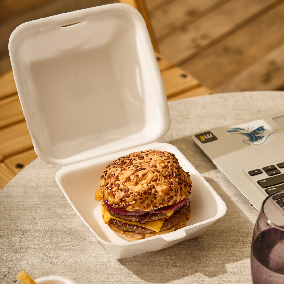 BANDEJA EXPANDIDO ESTUCHE HAMBURGUESA DARNEL (DH-03) (17*17*8CM) *100UNID.