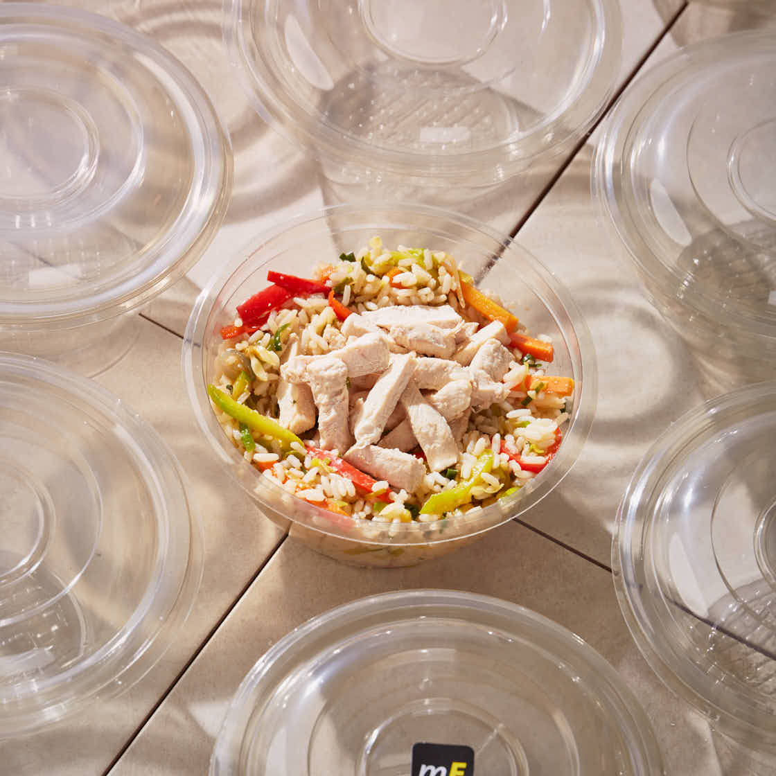 ENSALADERA REDONDA DPM PET CRISTAL  C/ TAPA 1100CC (16.5*9CM) *200UNID